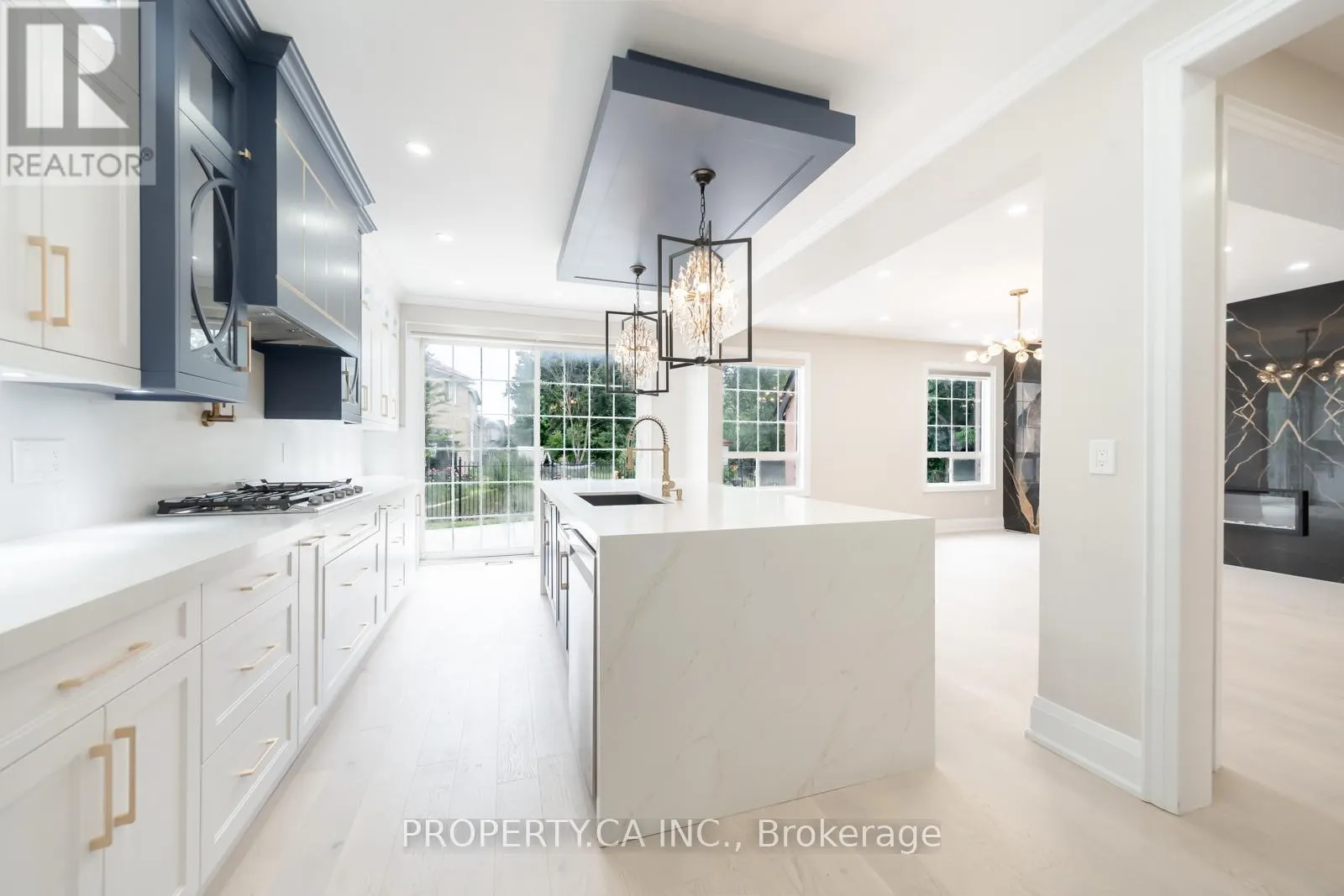 22 MALDIVES CRESCENT