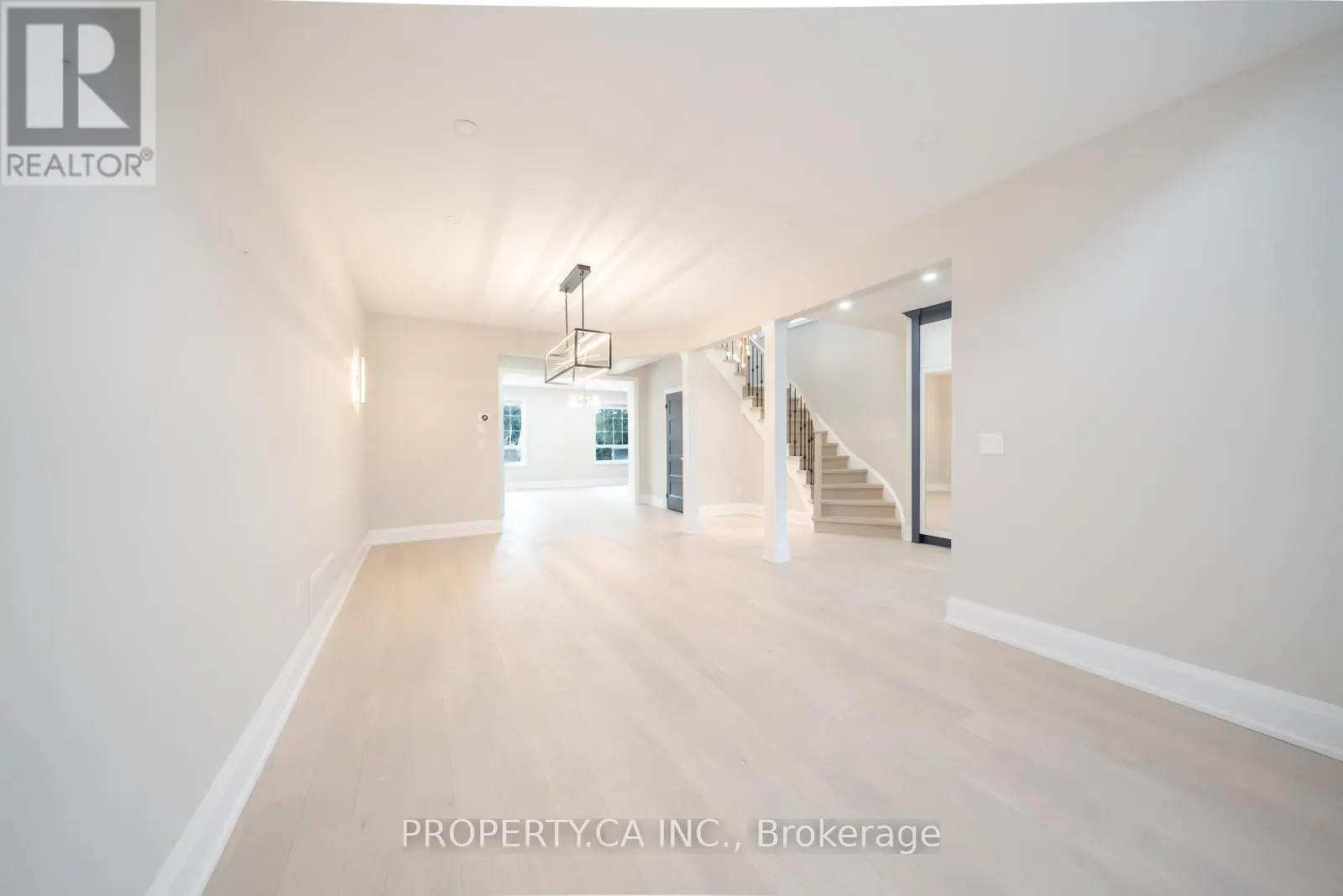 22 MALDIVES CRESCENT