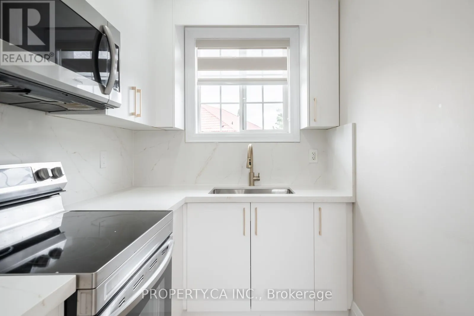 22 MALDIVES CRESCENT
