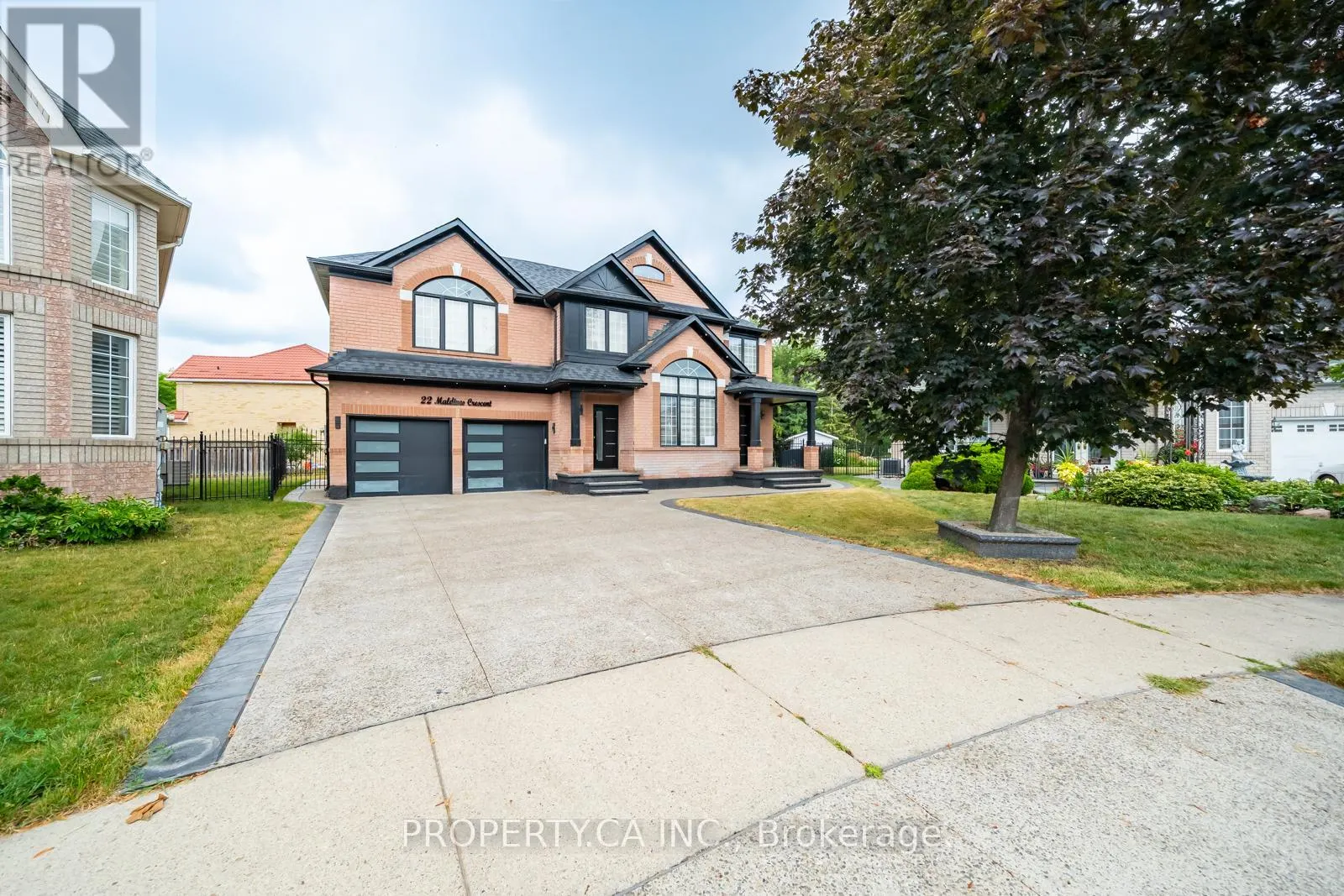 22 MALDIVES CRESCENT