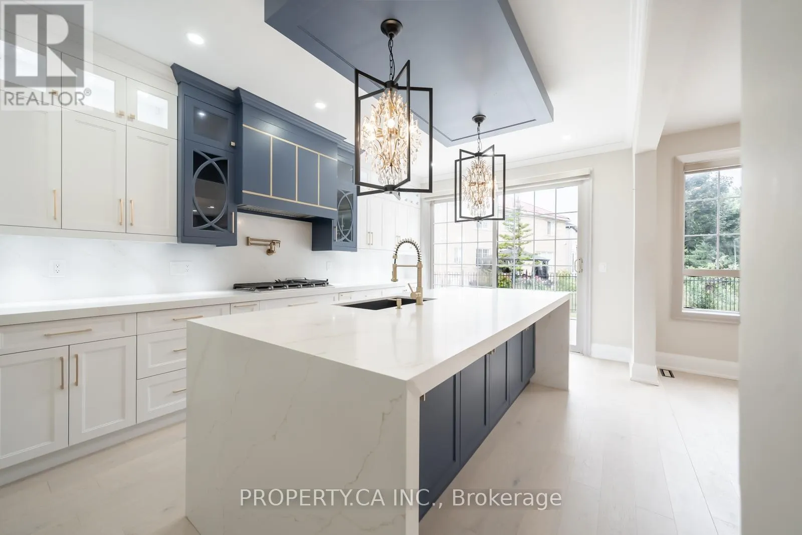 22 MALDIVES CRESCENT