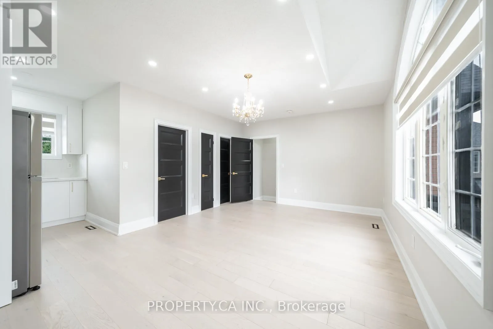 22 MALDIVES CRESCENT