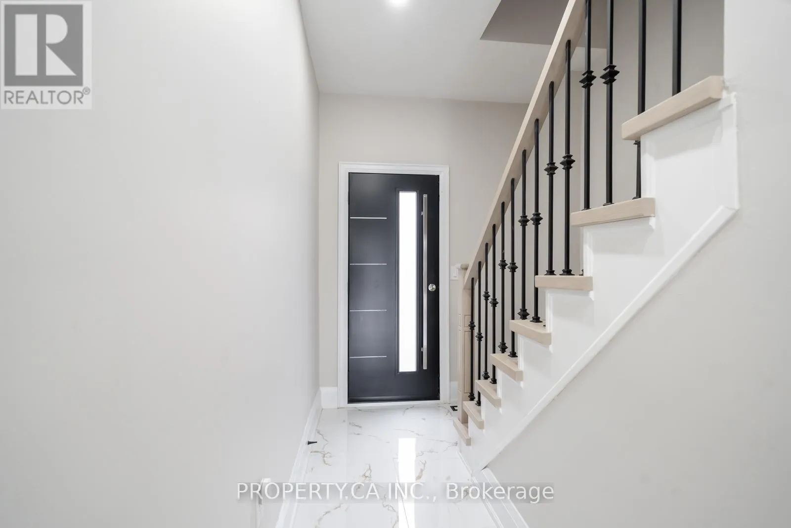 22 MALDIVES CRESCENT