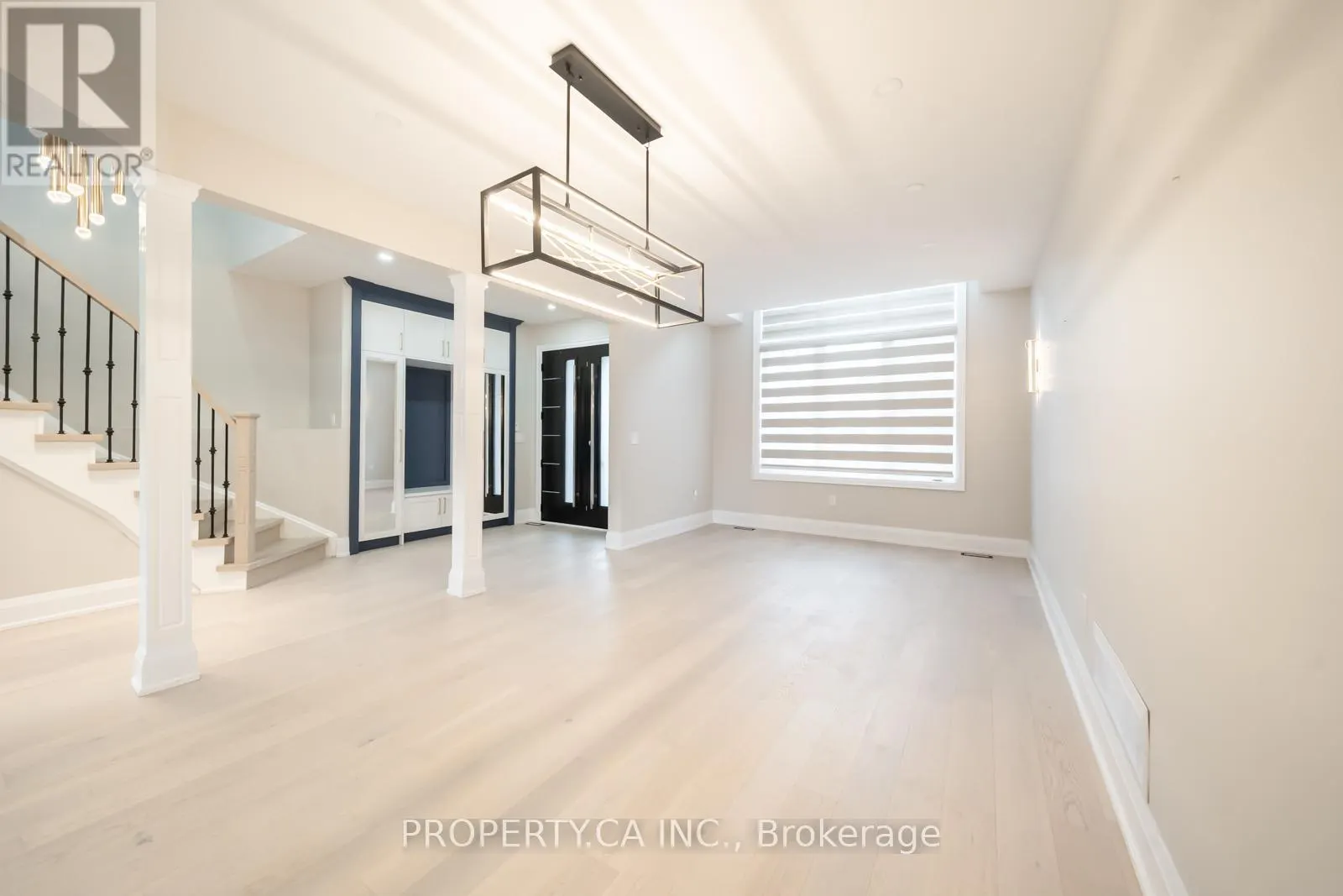 22 MALDIVES CRESCENT