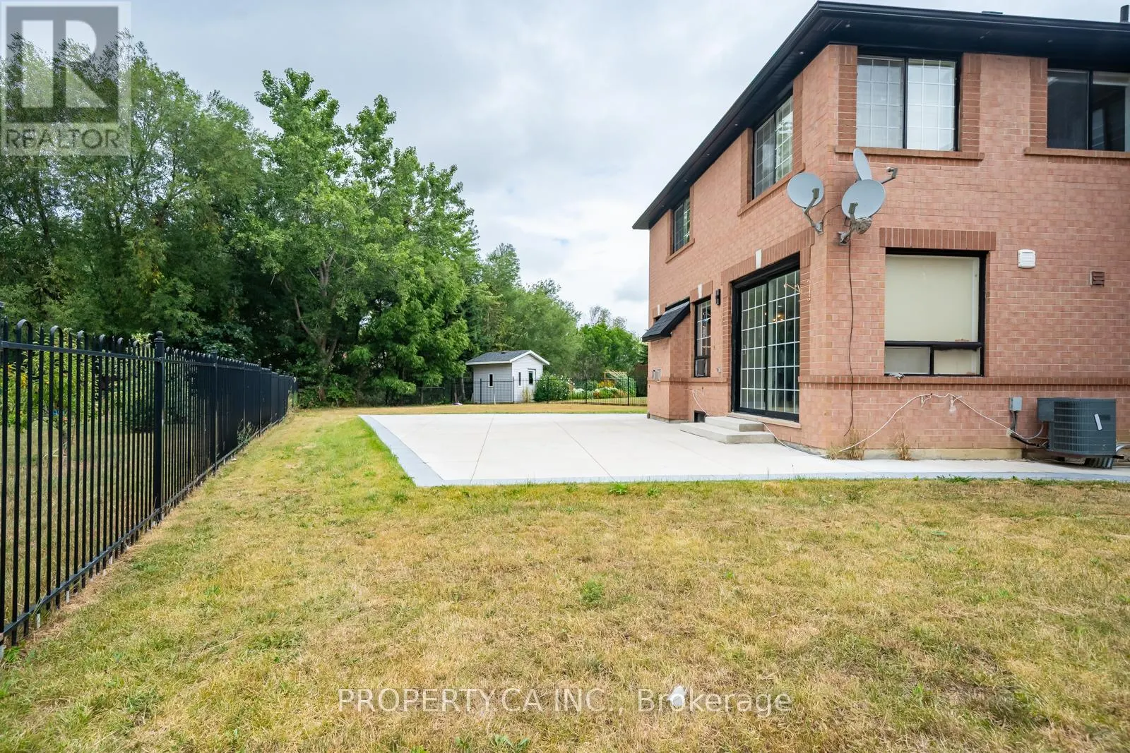 22 MALDIVES CRESCENT