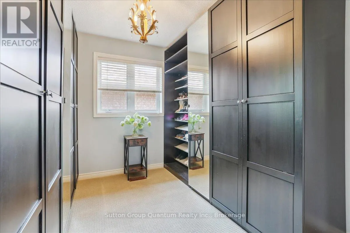 2477 LONGRIDGE CRESCENT