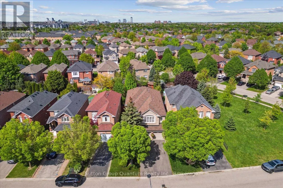 2477 LONGRIDGE CRESCENT