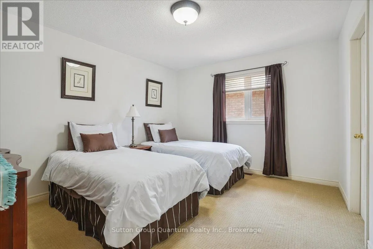 2477 LONGRIDGE CRESCENT