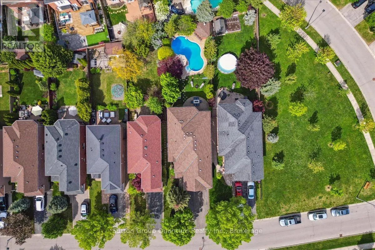 2477 LONGRIDGE CRESCENT