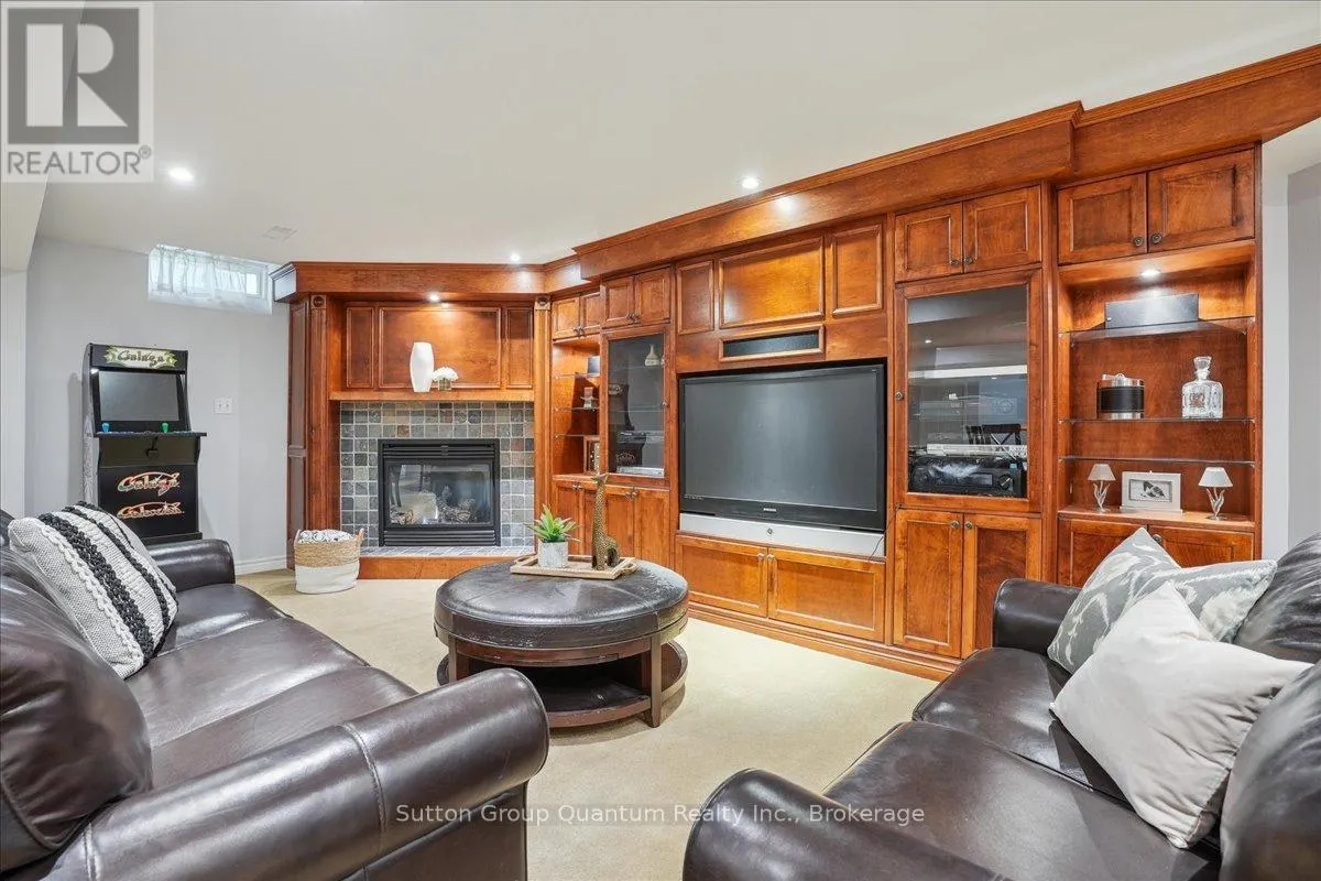 2477 LONGRIDGE CRESCENT