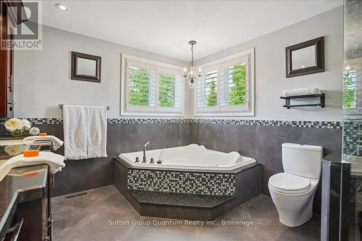 2477 LONGRIDGE CRESCENT
