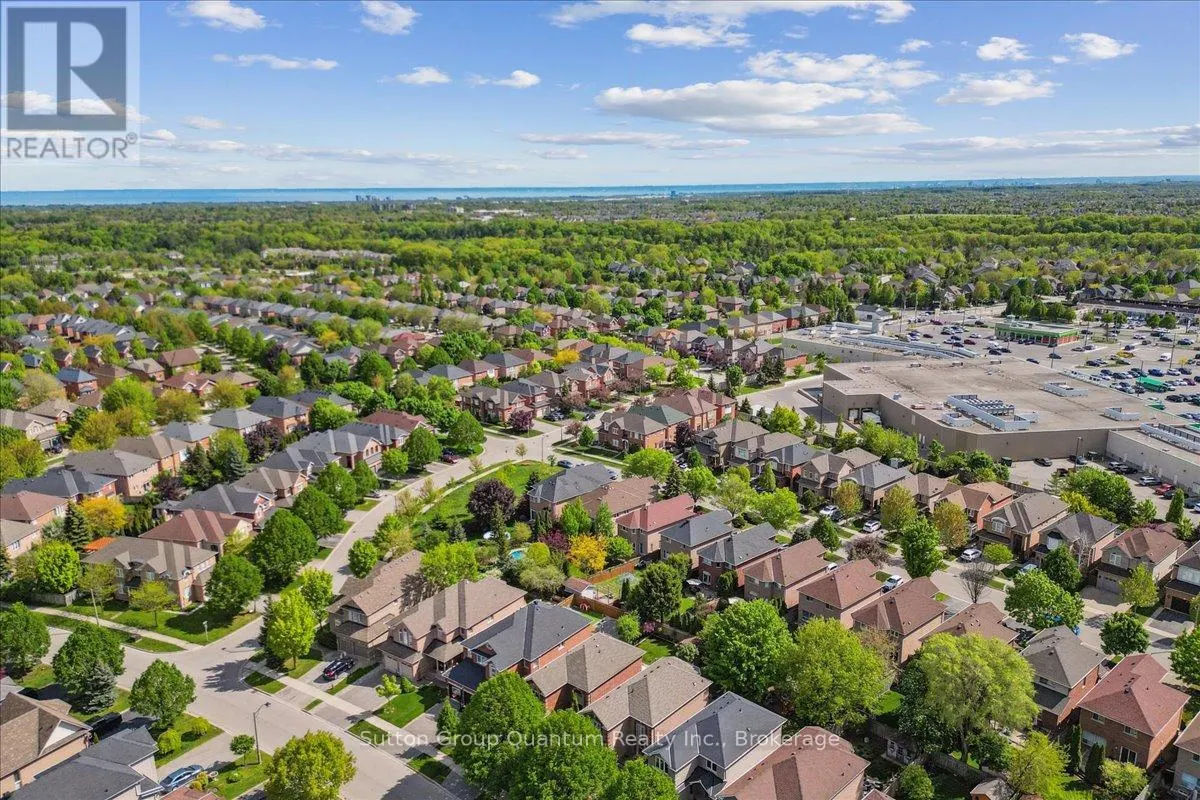 2477 LONGRIDGE CRESCENT