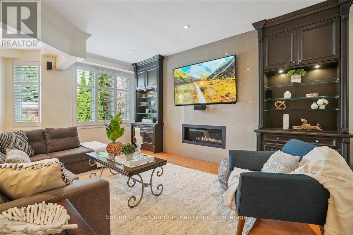 2477 LONGRIDGE CRESCENT