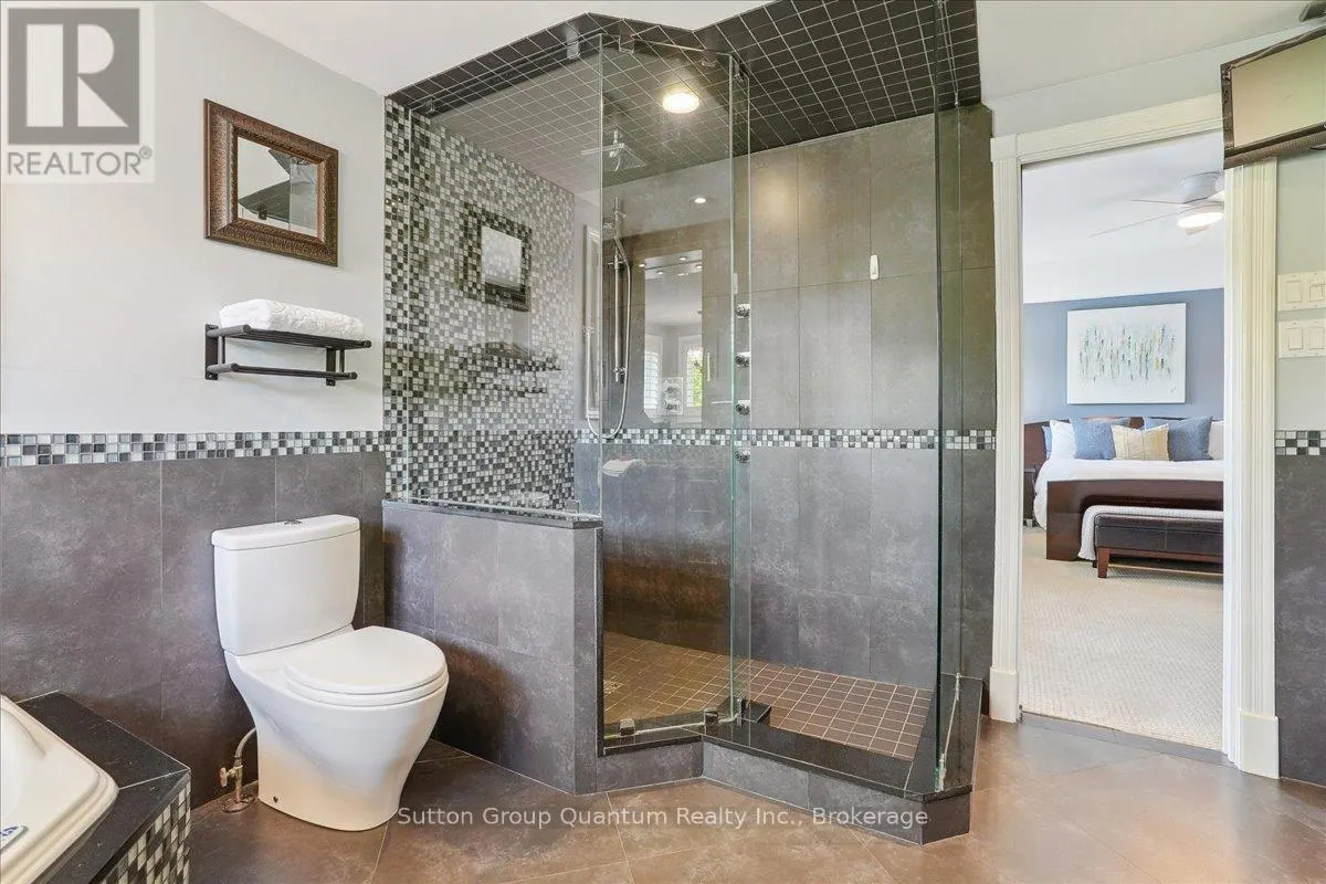 2477 LONGRIDGE CRESCENT