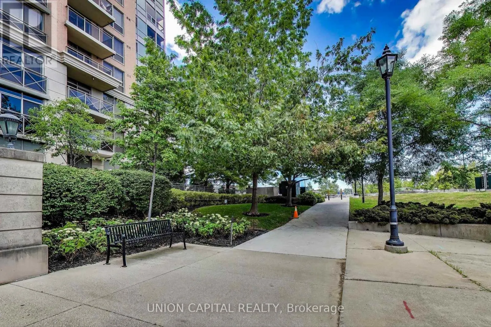 1104 - 5229 DUNDAS STREET W