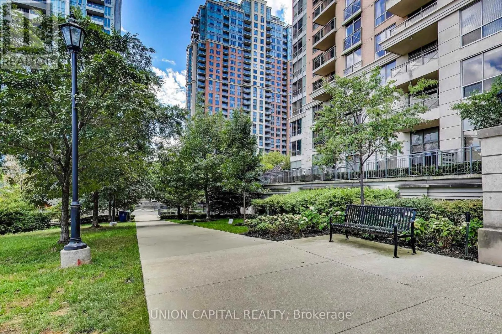 1104 - 5229 DUNDAS STREET W
