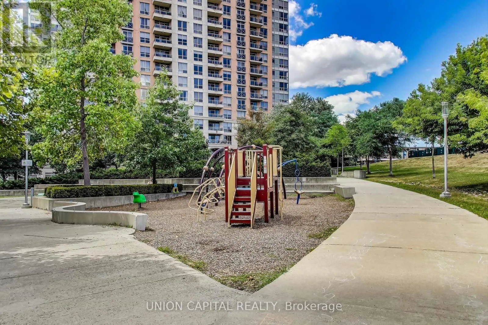 1104 - 5229 DUNDAS STREET W