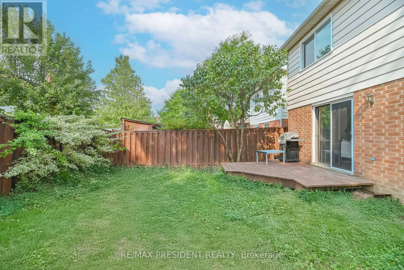 4 LAWNVIEW COURT