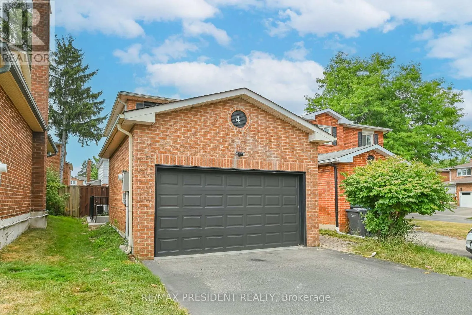 4 LAWNVIEW COURT