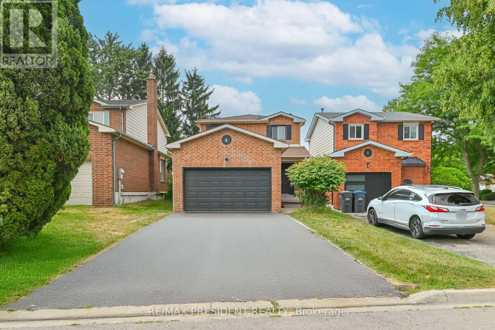 4 LAWNVIEW COURT