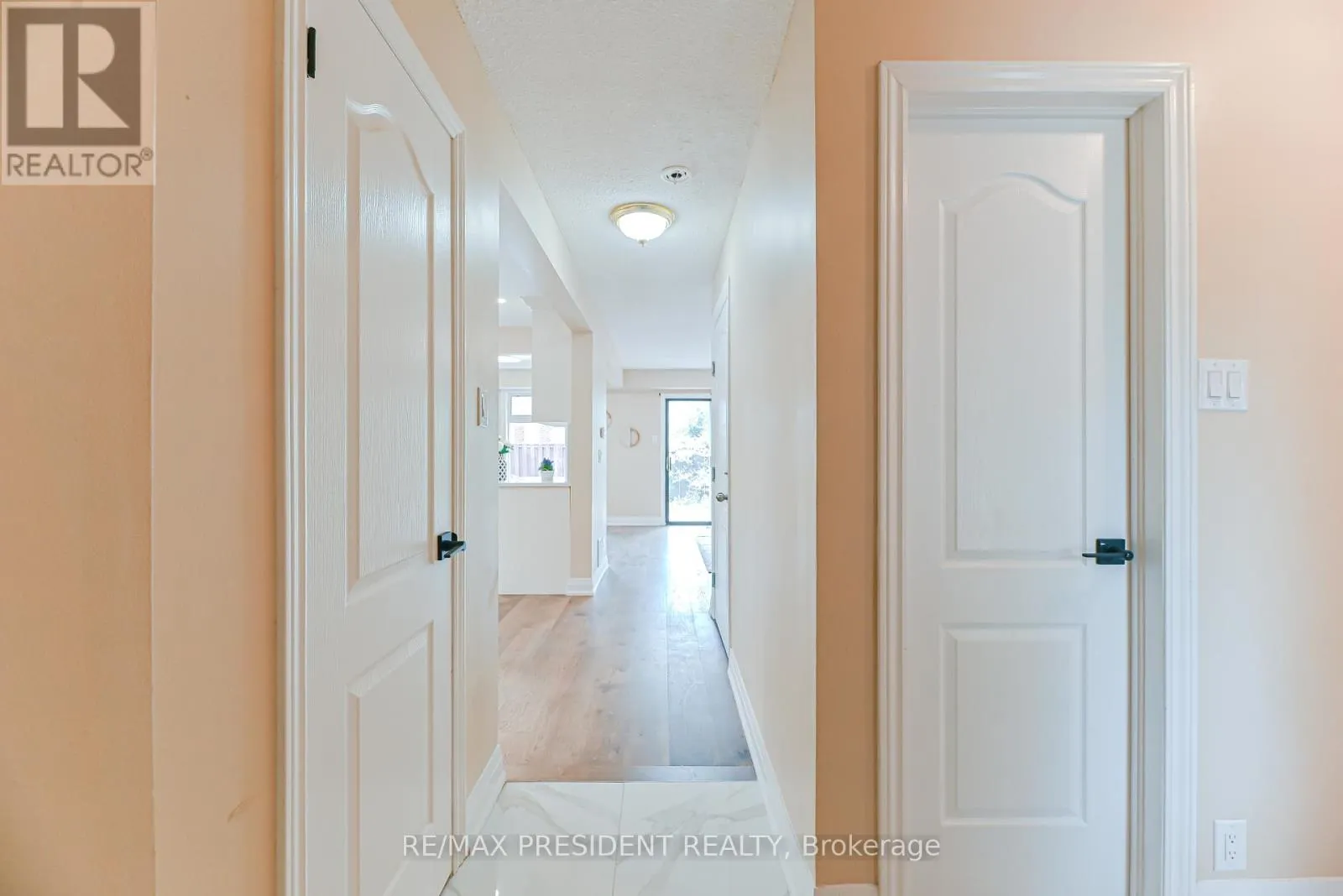 4 LAWNVIEW COURT