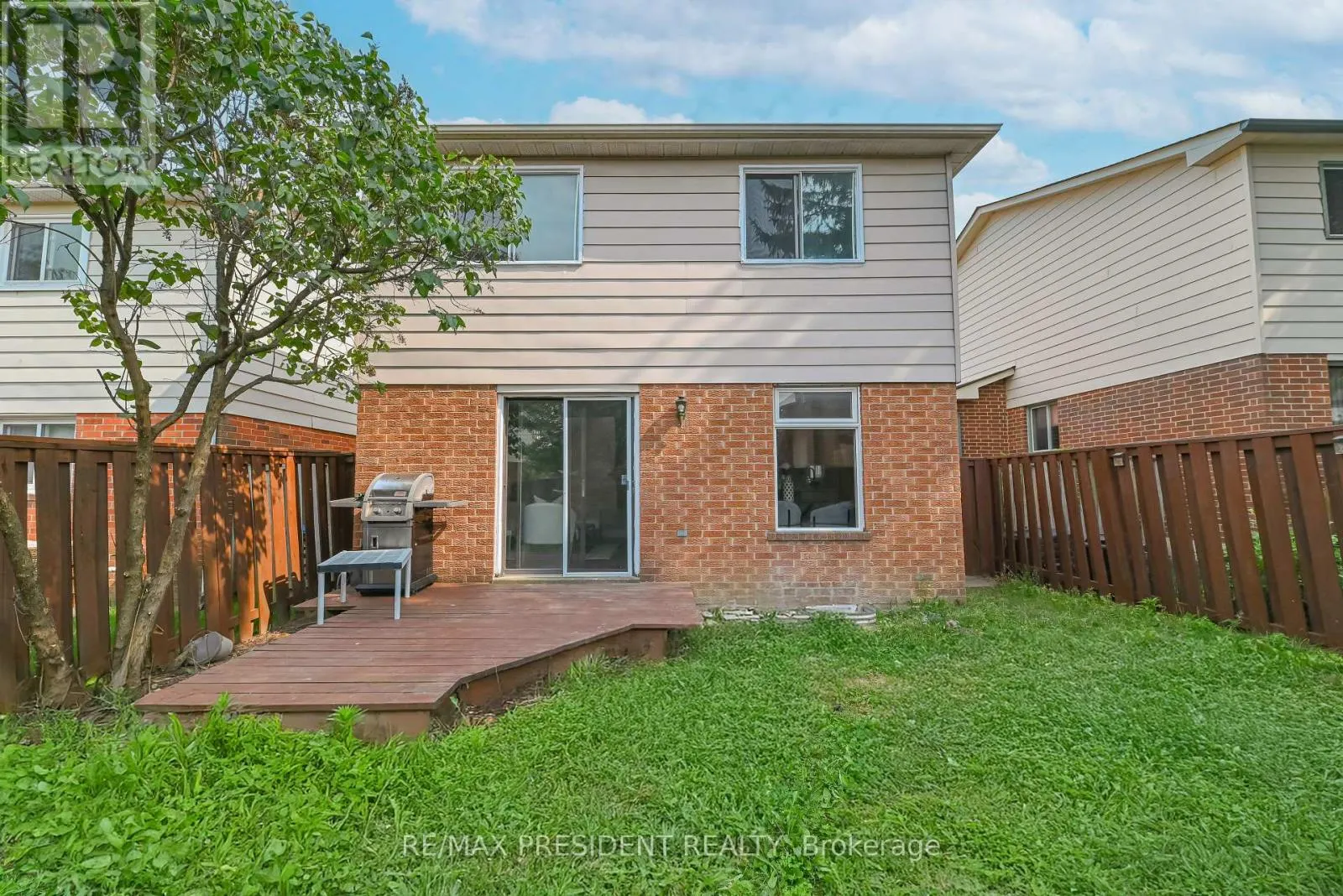 4 LAWNVIEW COURT