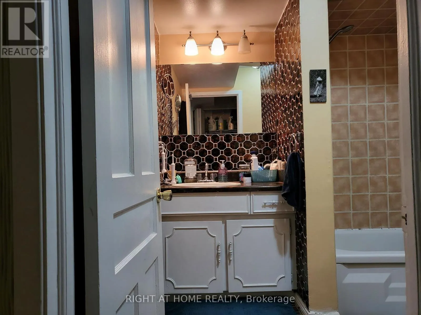 #1 - 2123 LAWRENCE AVENUE W