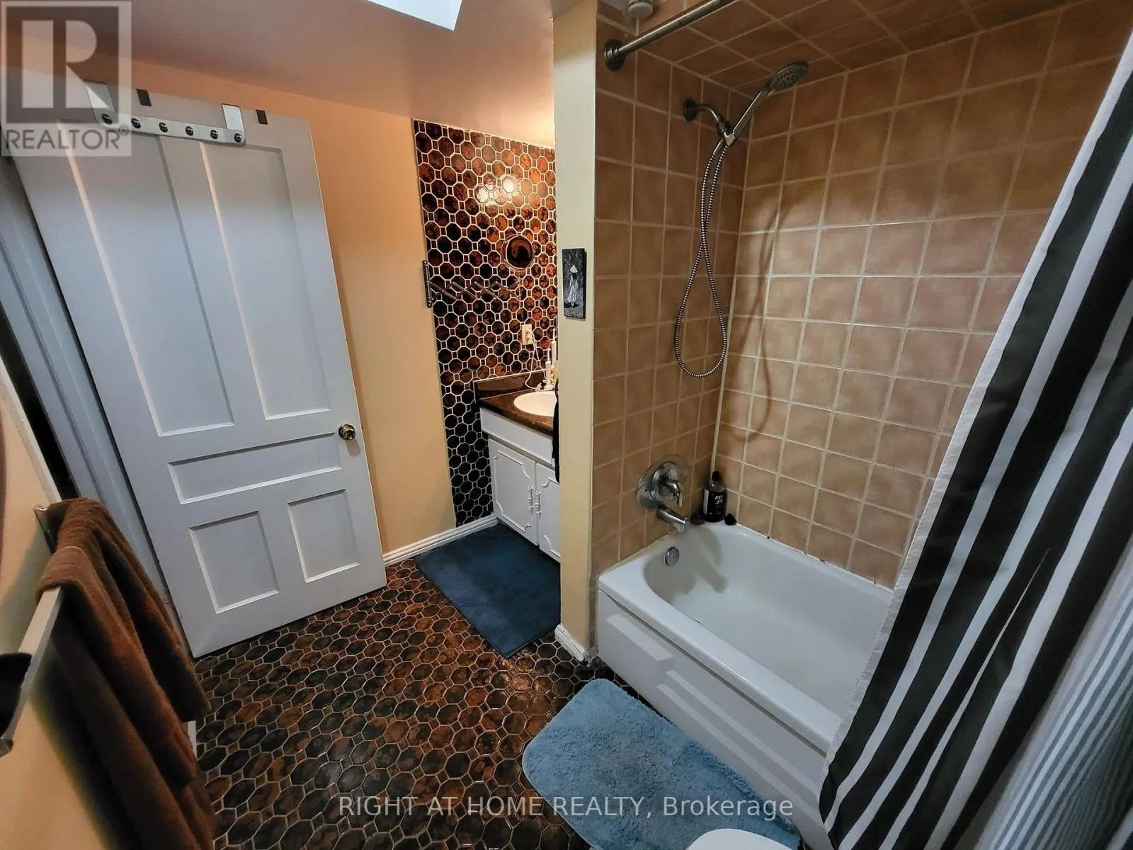 #1 - 2123 LAWRENCE AVENUE W