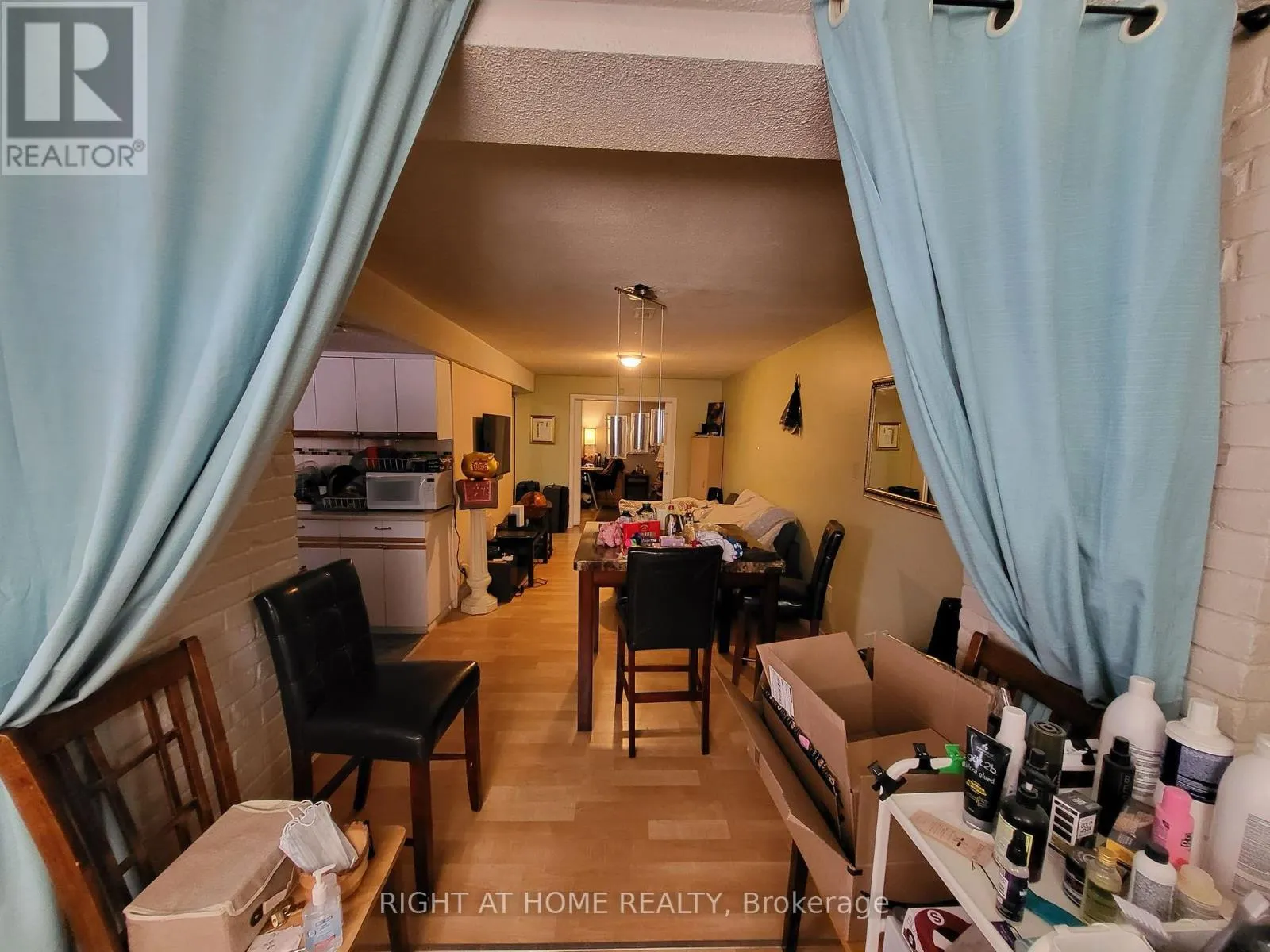 #1 - 2123 LAWRENCE AVENUE W