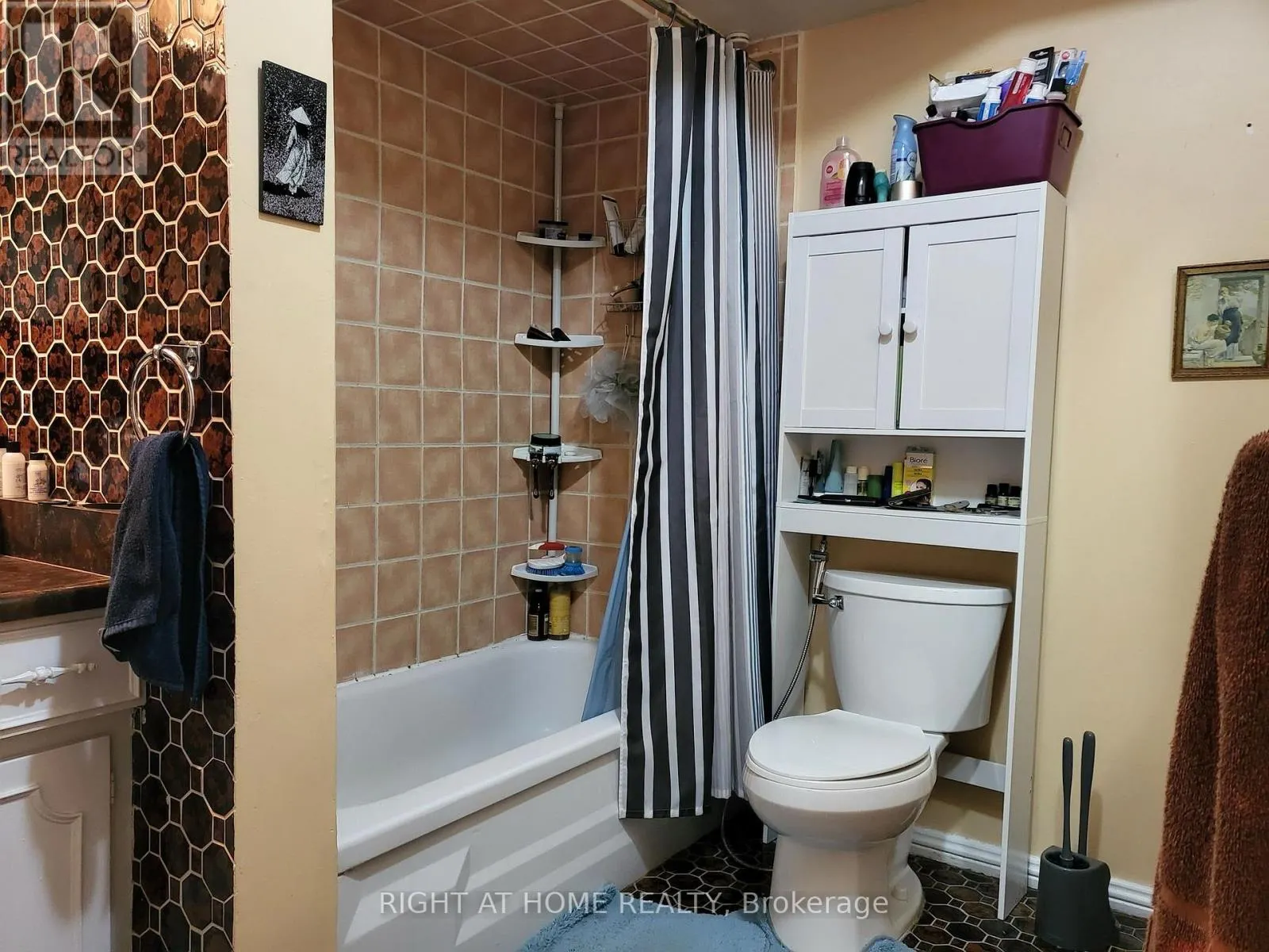 #1 - 2123 LAWRENCE AVENUE W