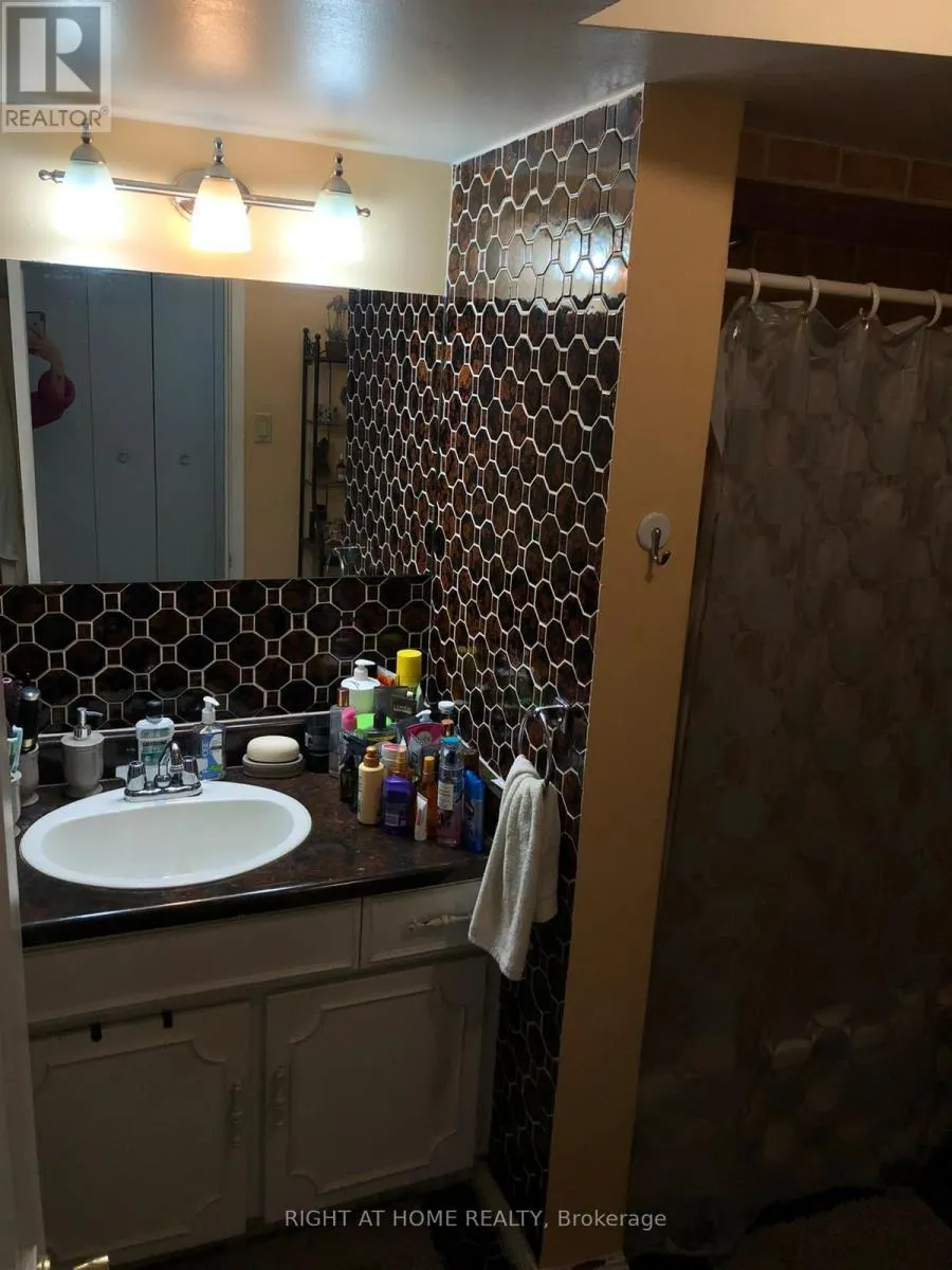 #1 - 2123 LAWRENCE AVENUE W