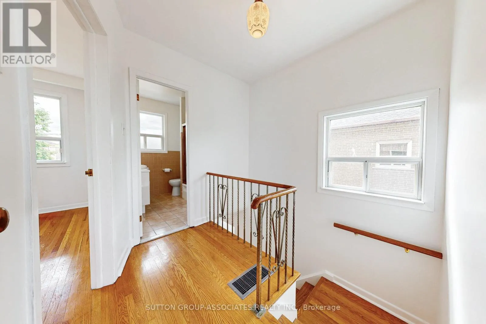 22 WOODENHILL COURT