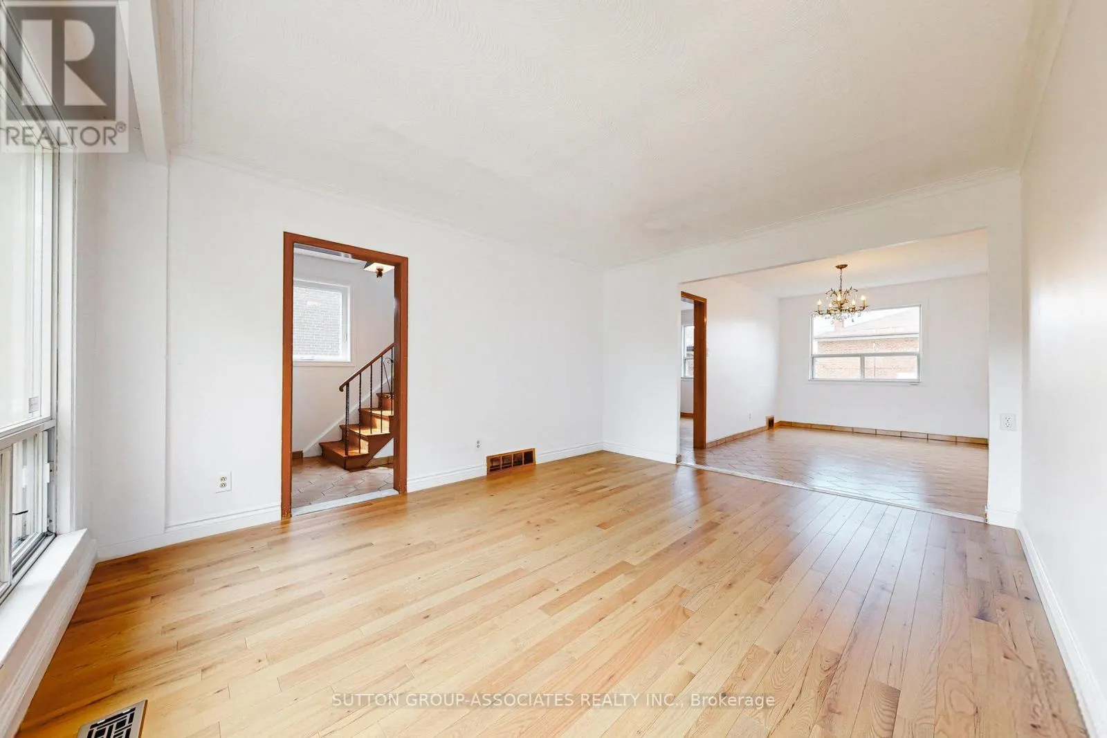 22 WOODENHILL COURT