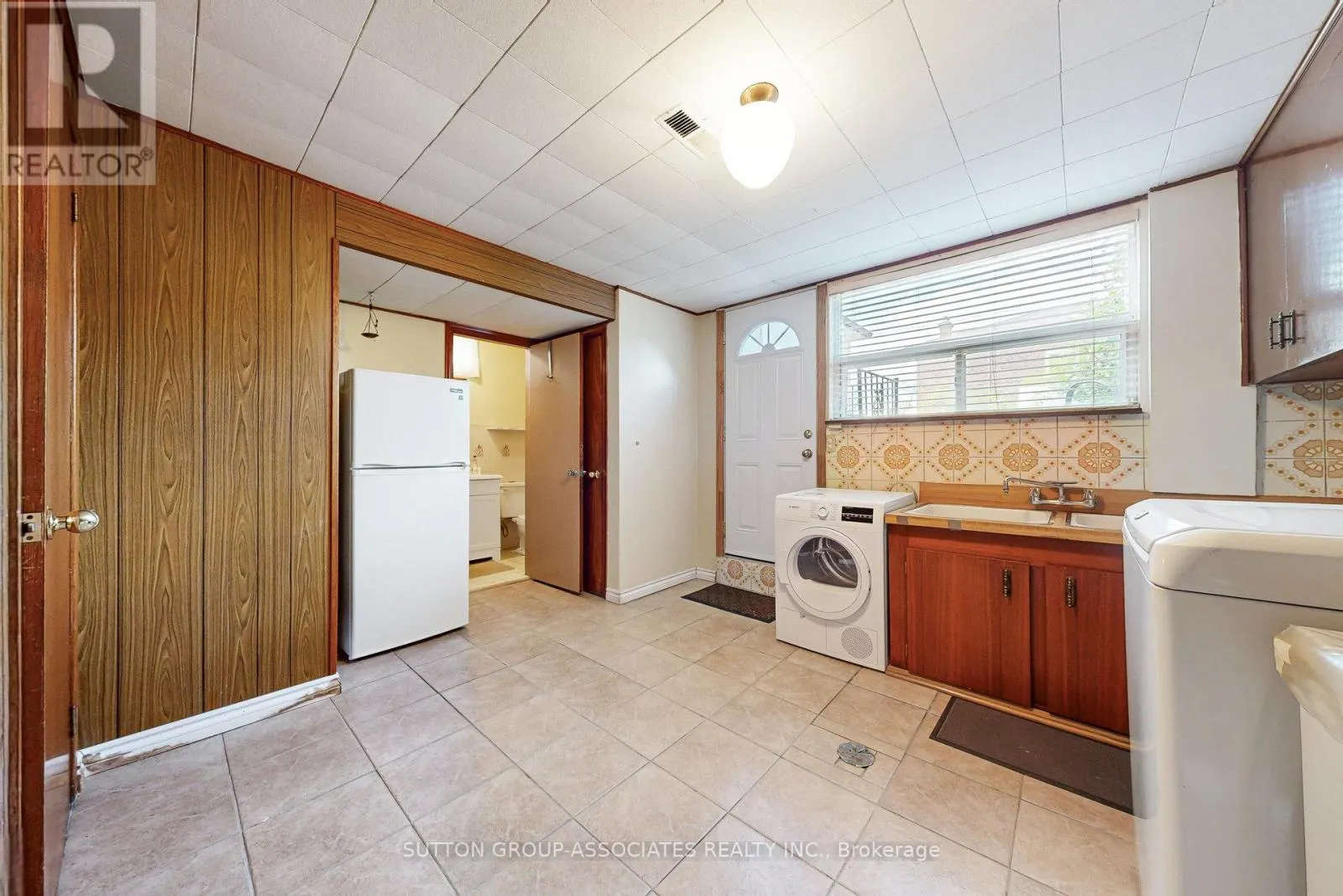 22 WOODENHILL COURT