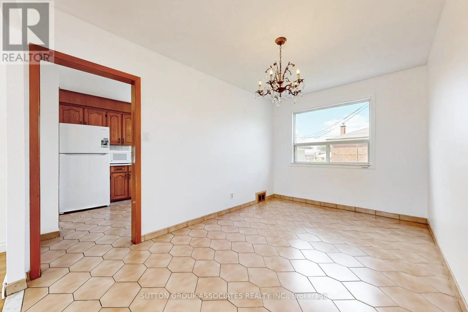 22 WOODENHILL COURT