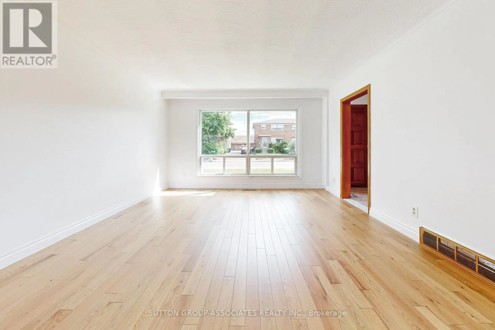 22 WOODENHILL COURT