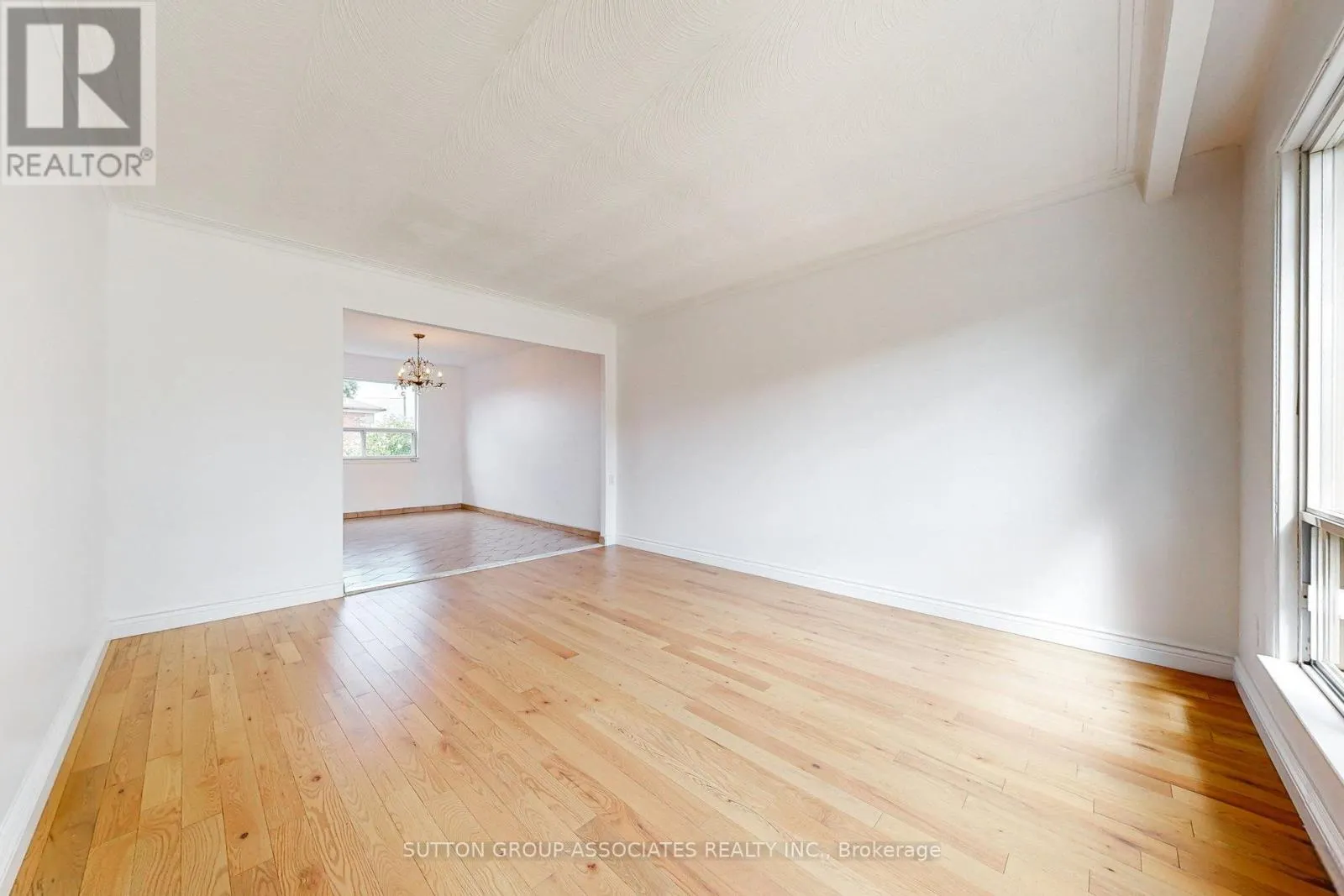 22 WOODENHILL COURT
