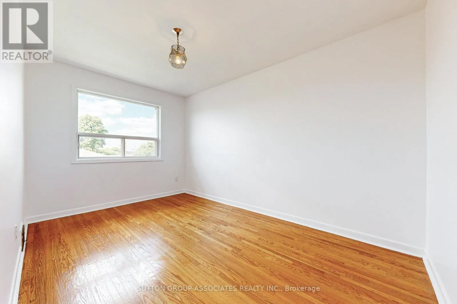 22 WOODENHILL COURT