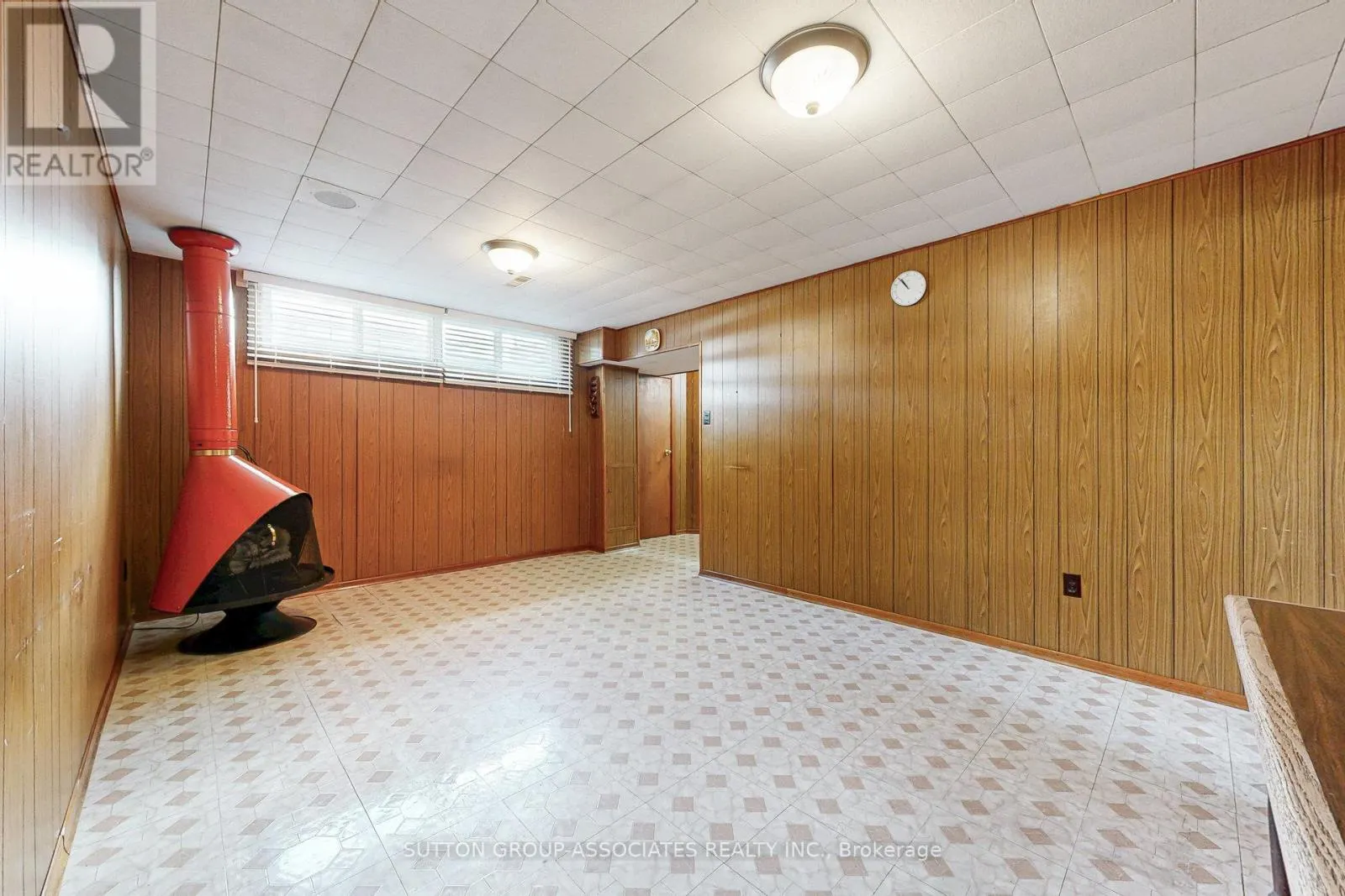 22 WOODENHILL COURT
