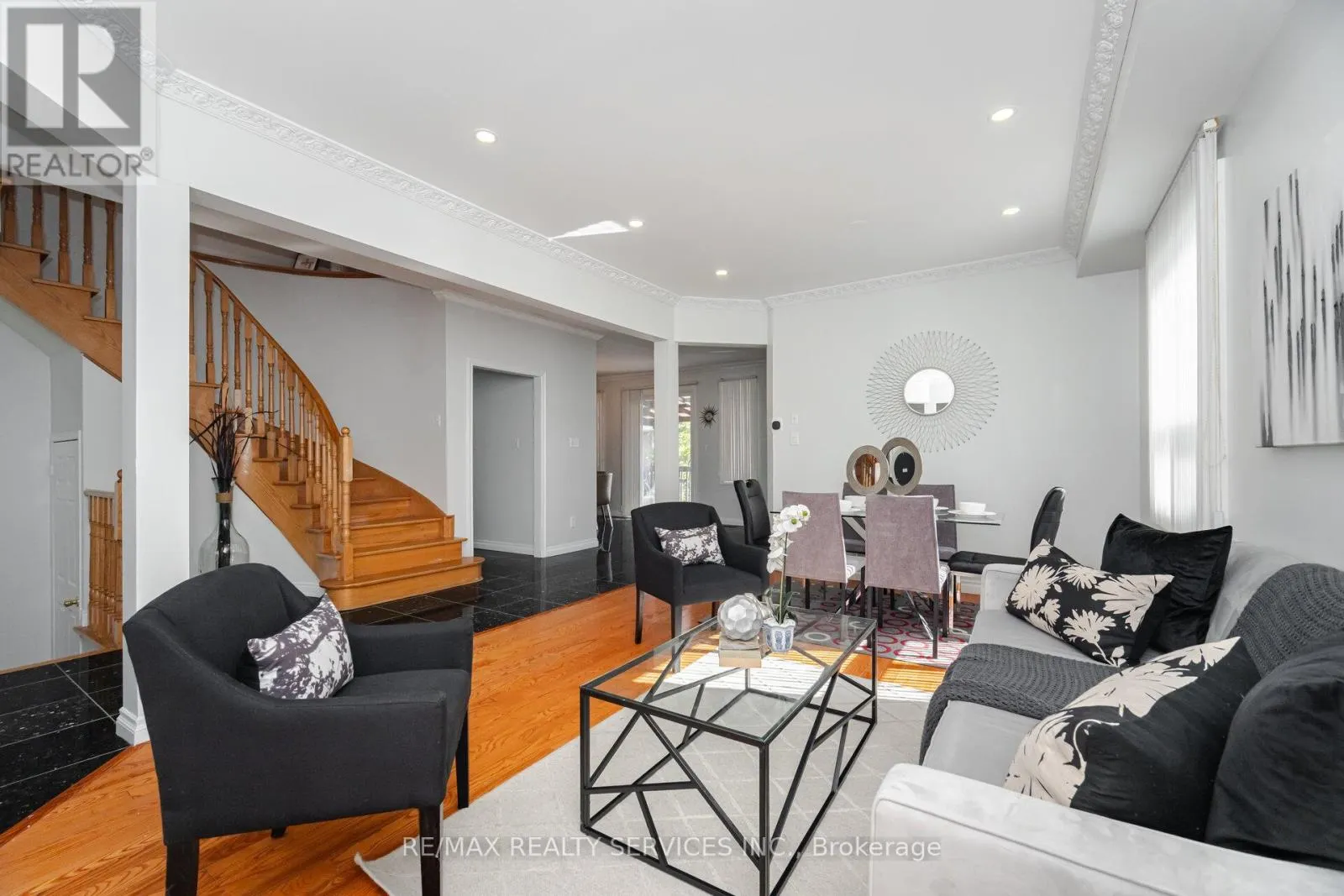 59 HULLEN CRESCENT