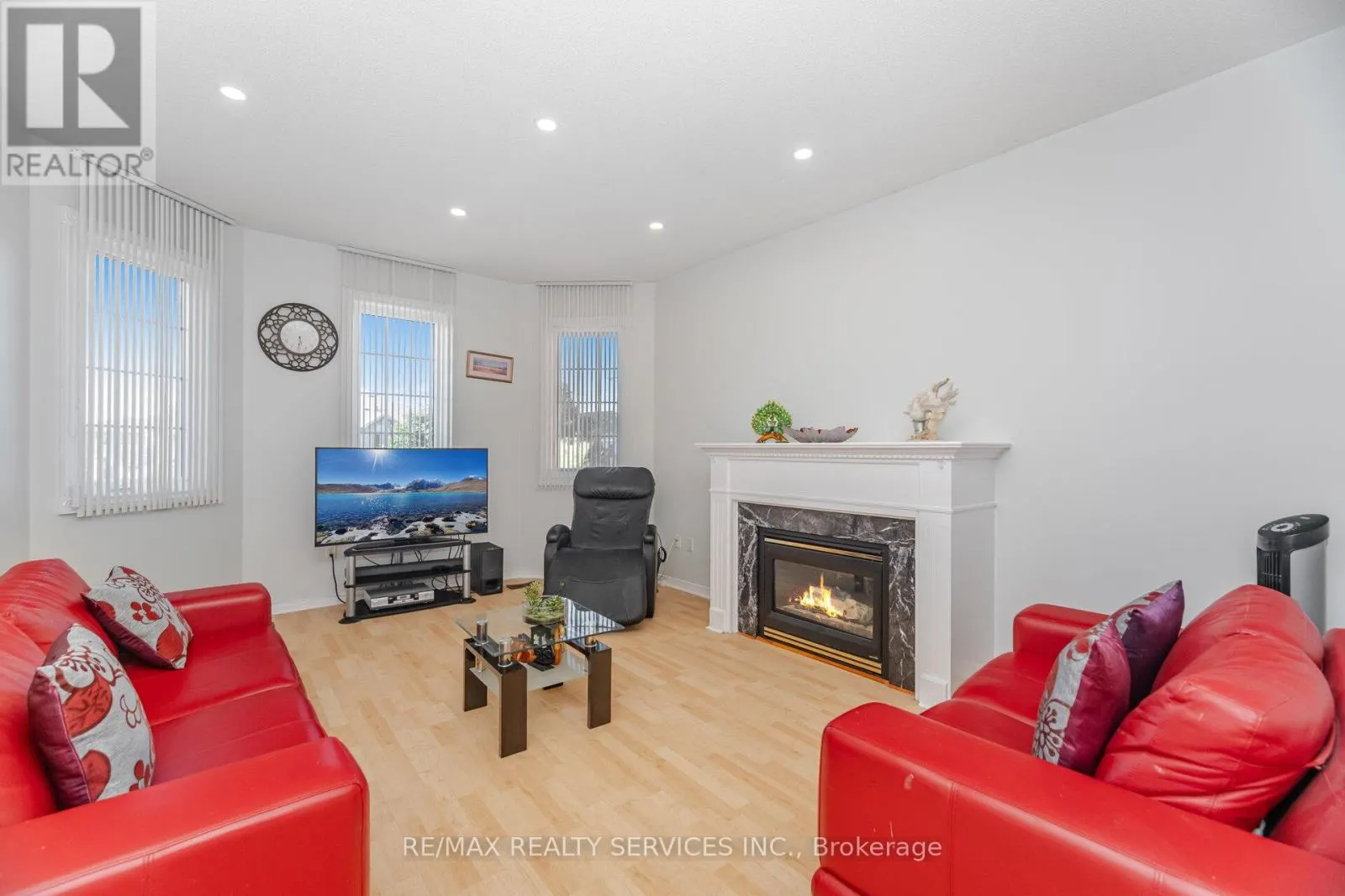 59 HULLEN CRESCENT