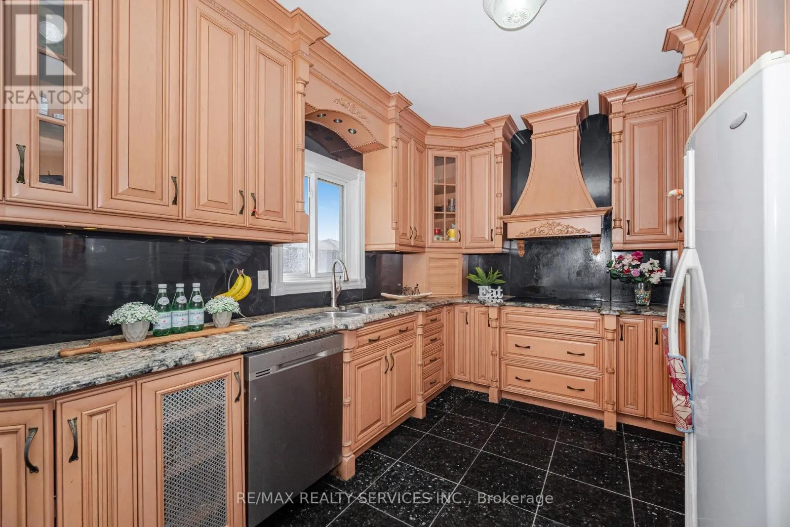 59 HULLEN CRESCENT