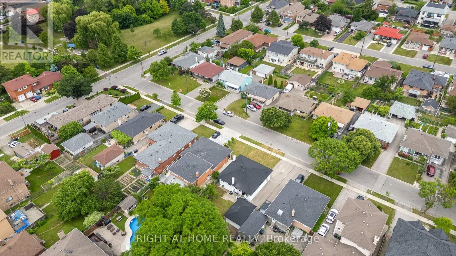 53 LAWNSIDE DRIVE