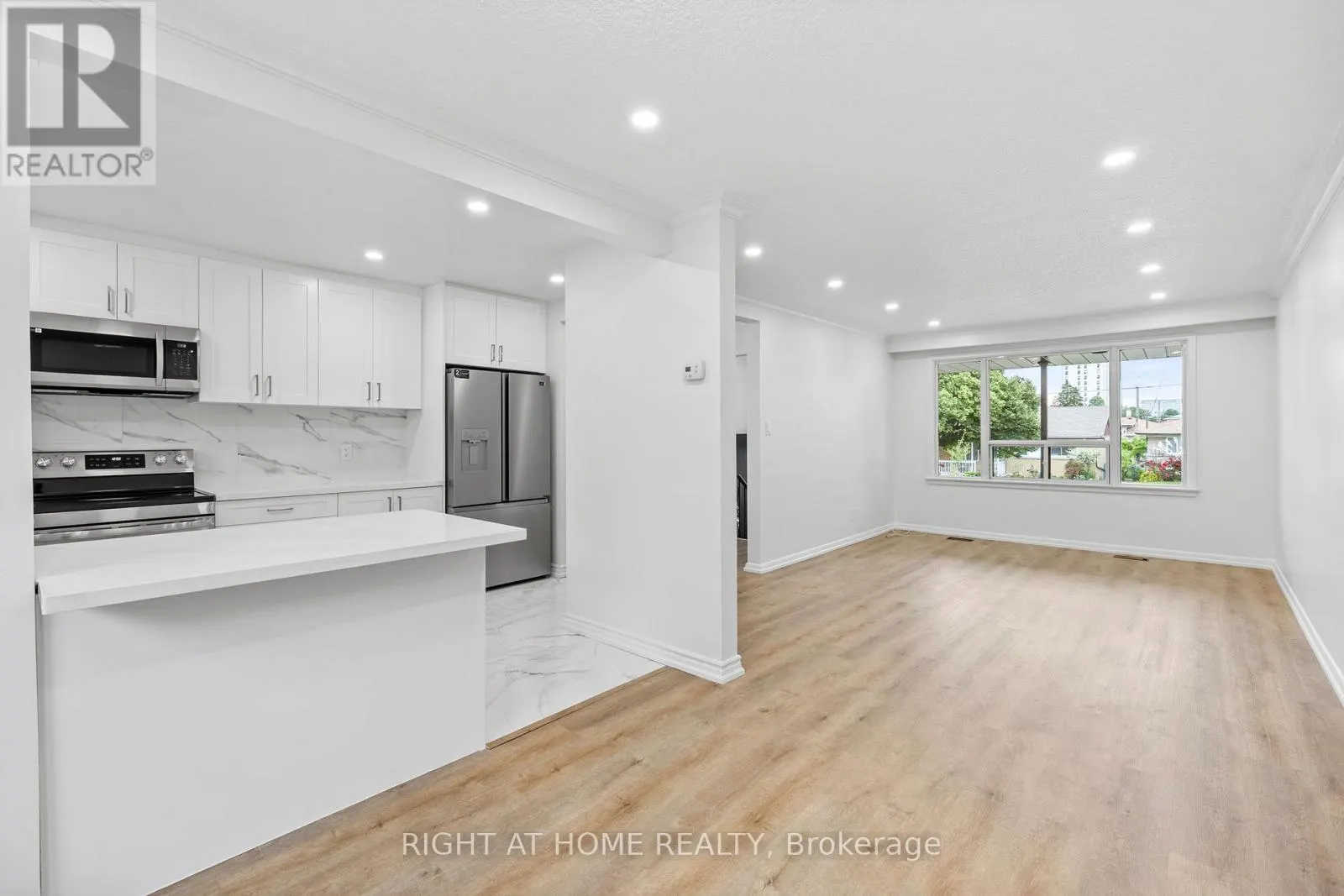 53 LAWNSIDE DRIVE
