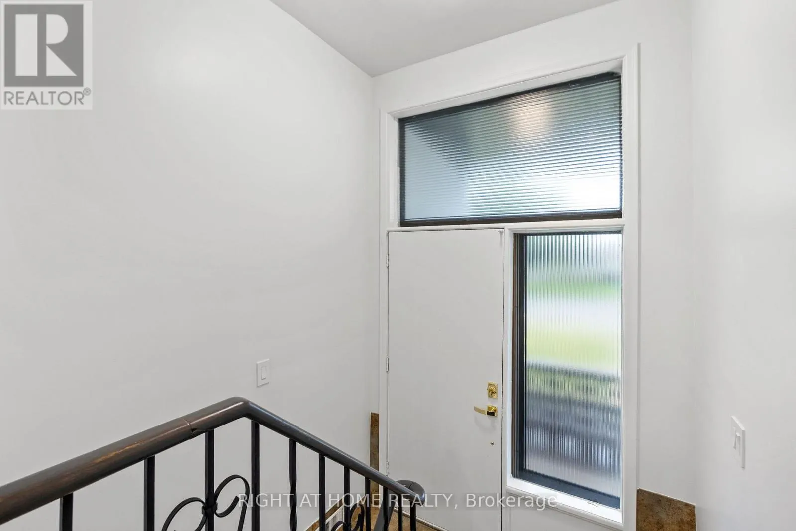 53 LAWNSIDE DRIVE