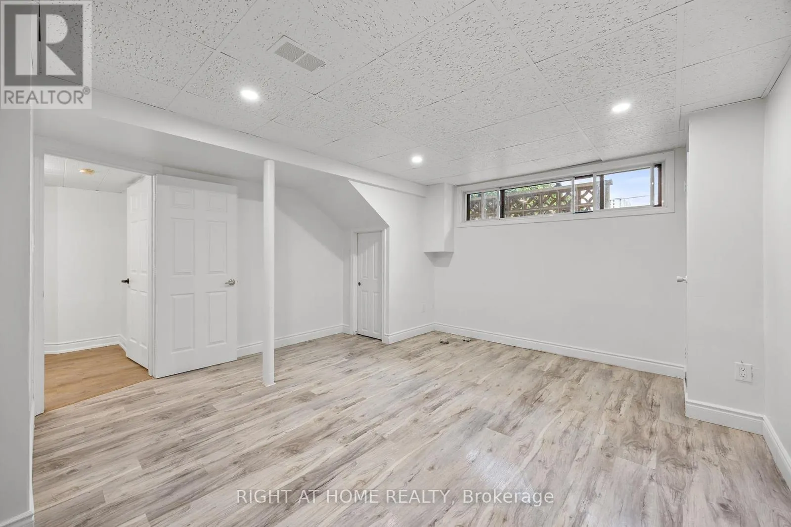53 LAWNSIDE DRIVE