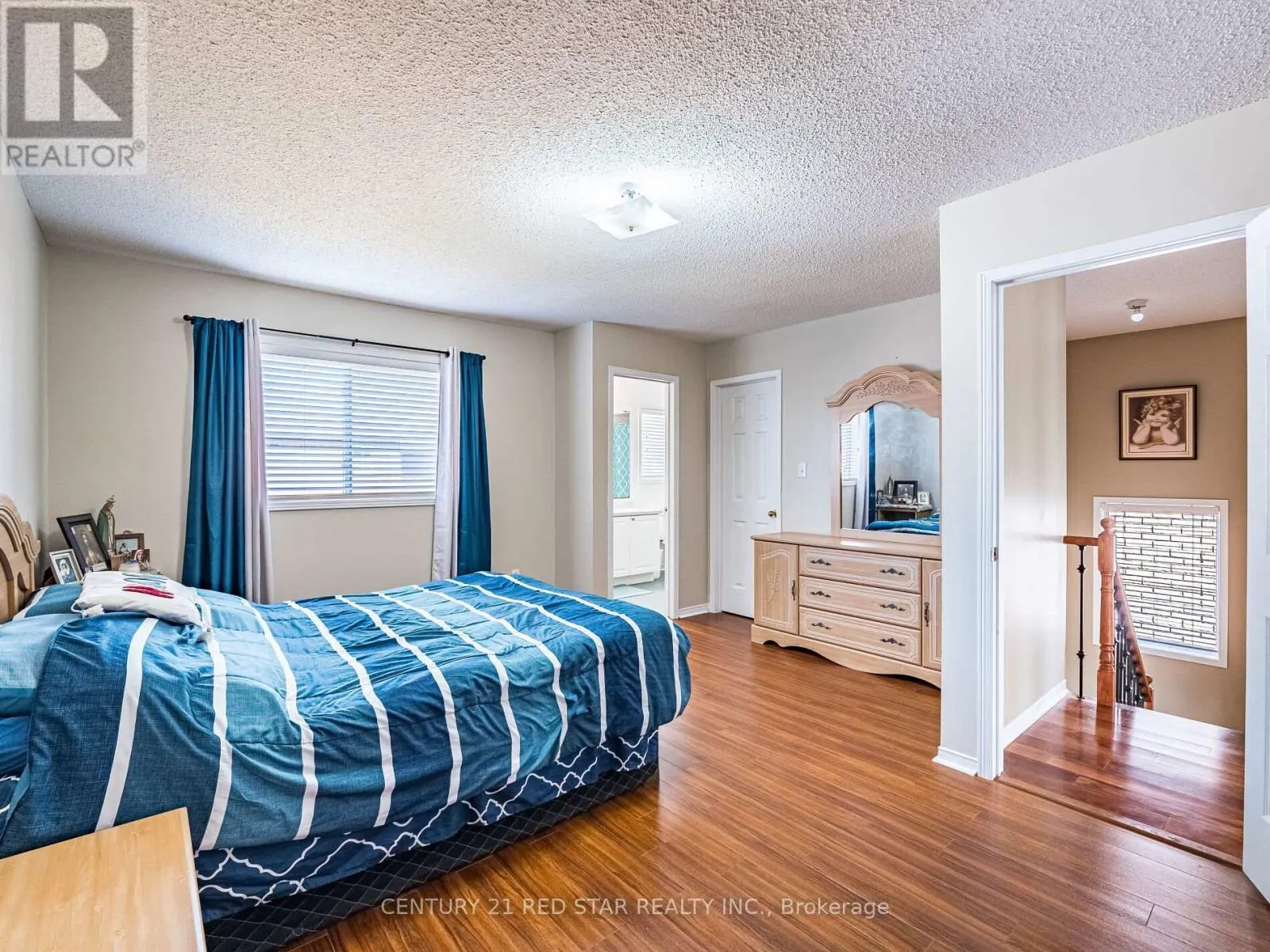 37 OAKMEADOW DRIVE
