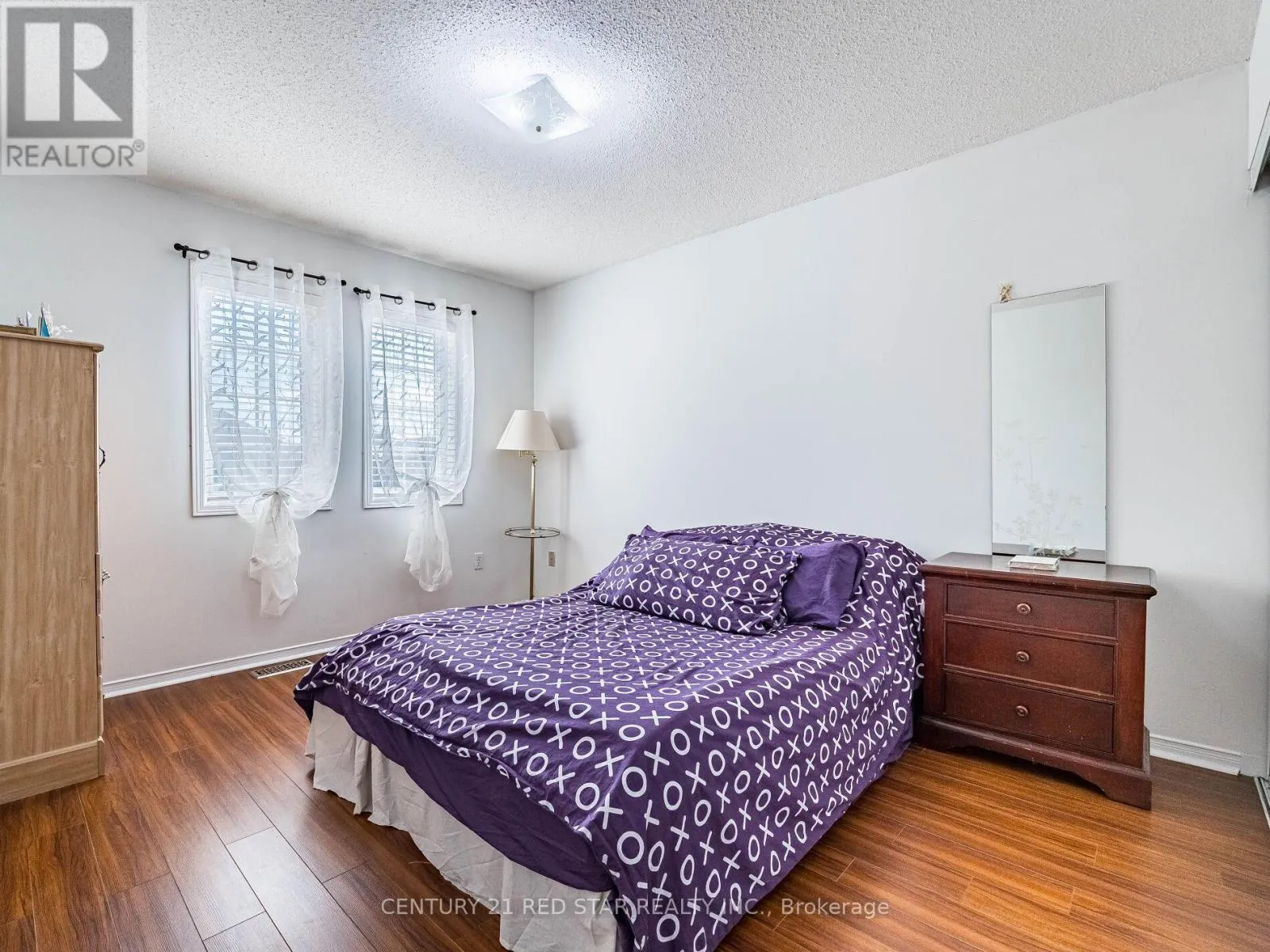 37 OAKMEADOW DRIVE