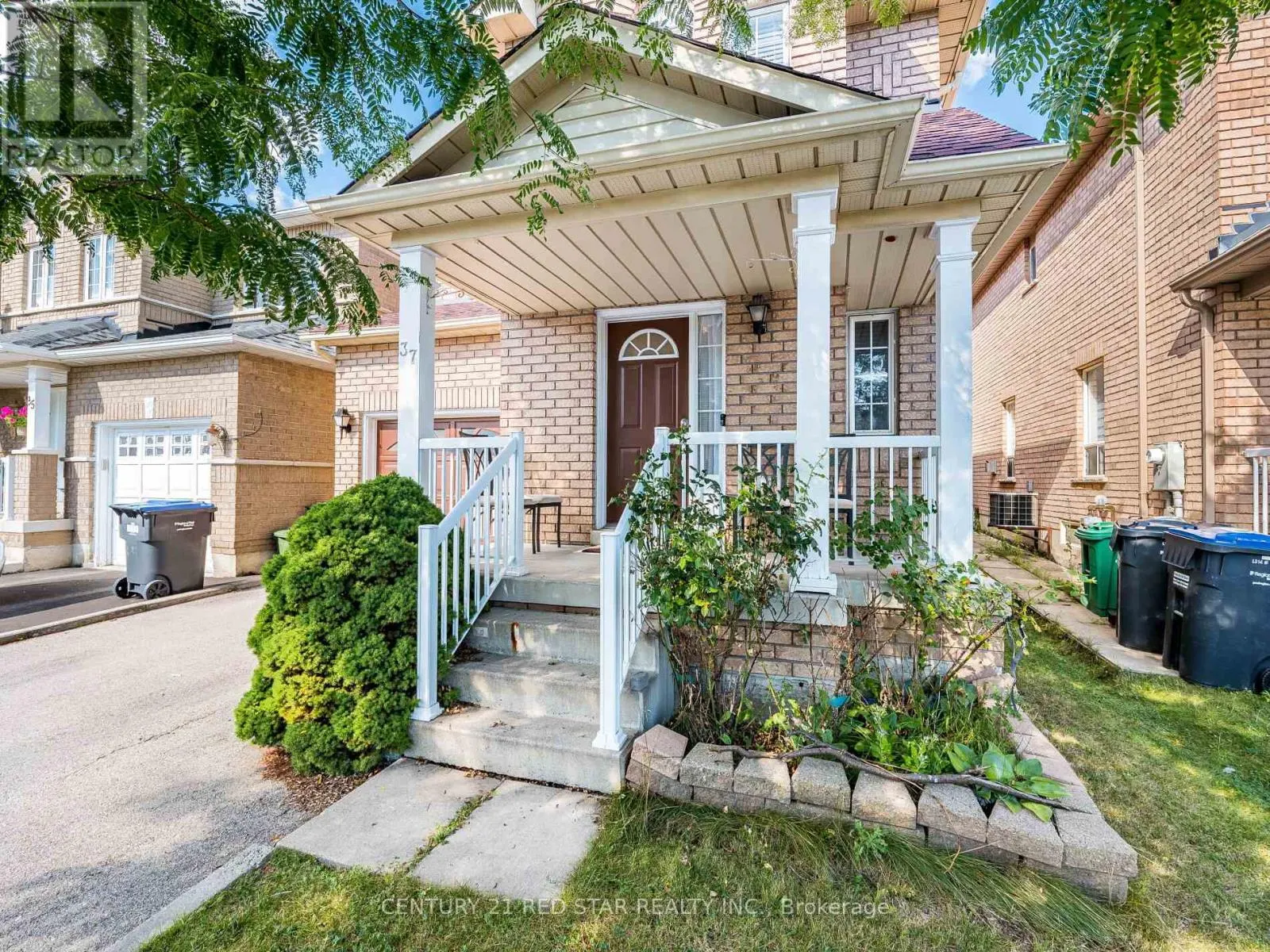 37 OAKMEADOW DRIVE