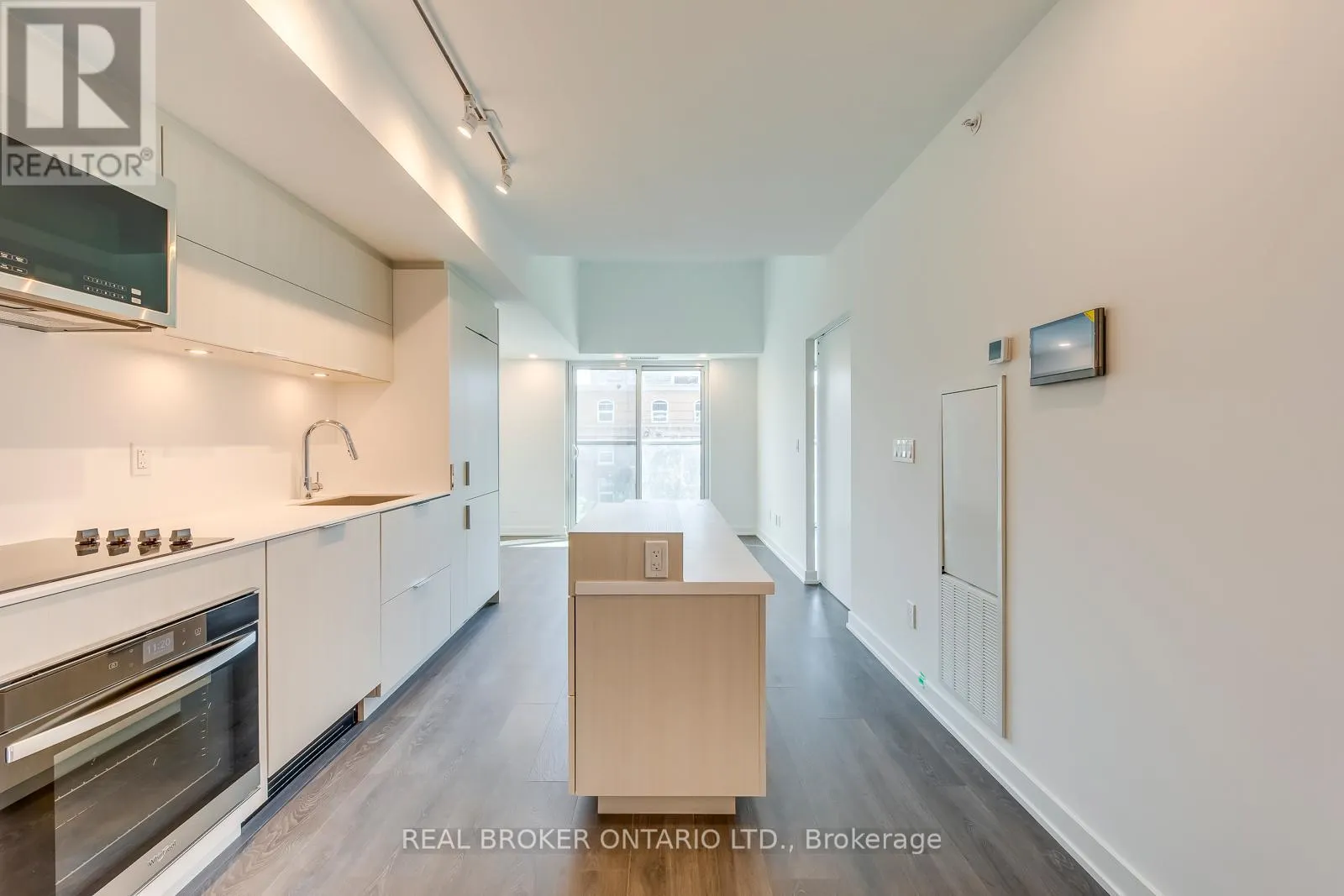 303 - 370 MARTHA STREET